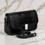 کیف دوشی/کراس‌بادی زنانه چرم طبیعی دلناز چرم (طرح کروکو - رنگ مشکی)