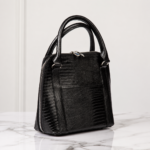 کیف دستی زنانه چرم طبیعی دلناز چرم (طرح لیزارد - رنگ مشکی)
