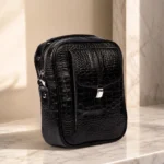 کیف دوشی و دستی مردانه چرم طبیعی دلناز چرم (طرح کروکو - رنگ مشکی)